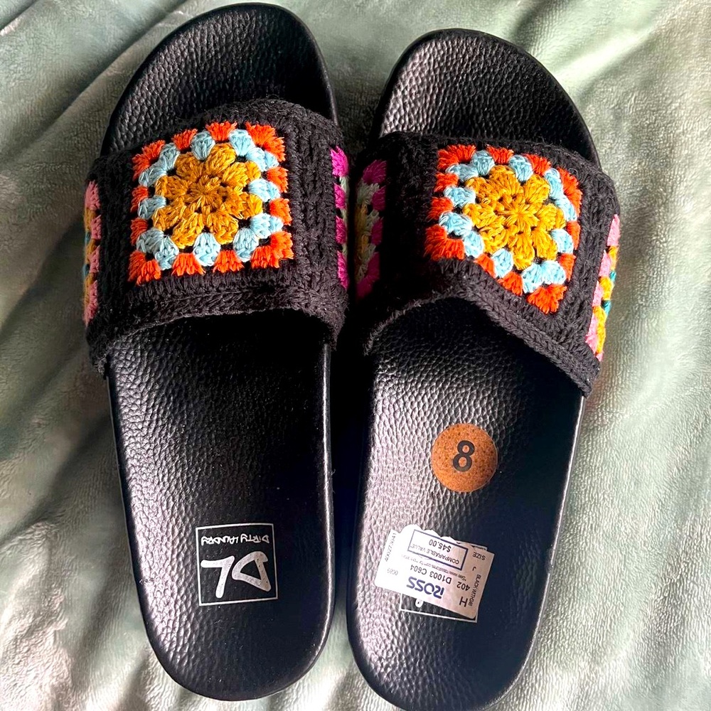 Women’s crochet black platform sandals size 8